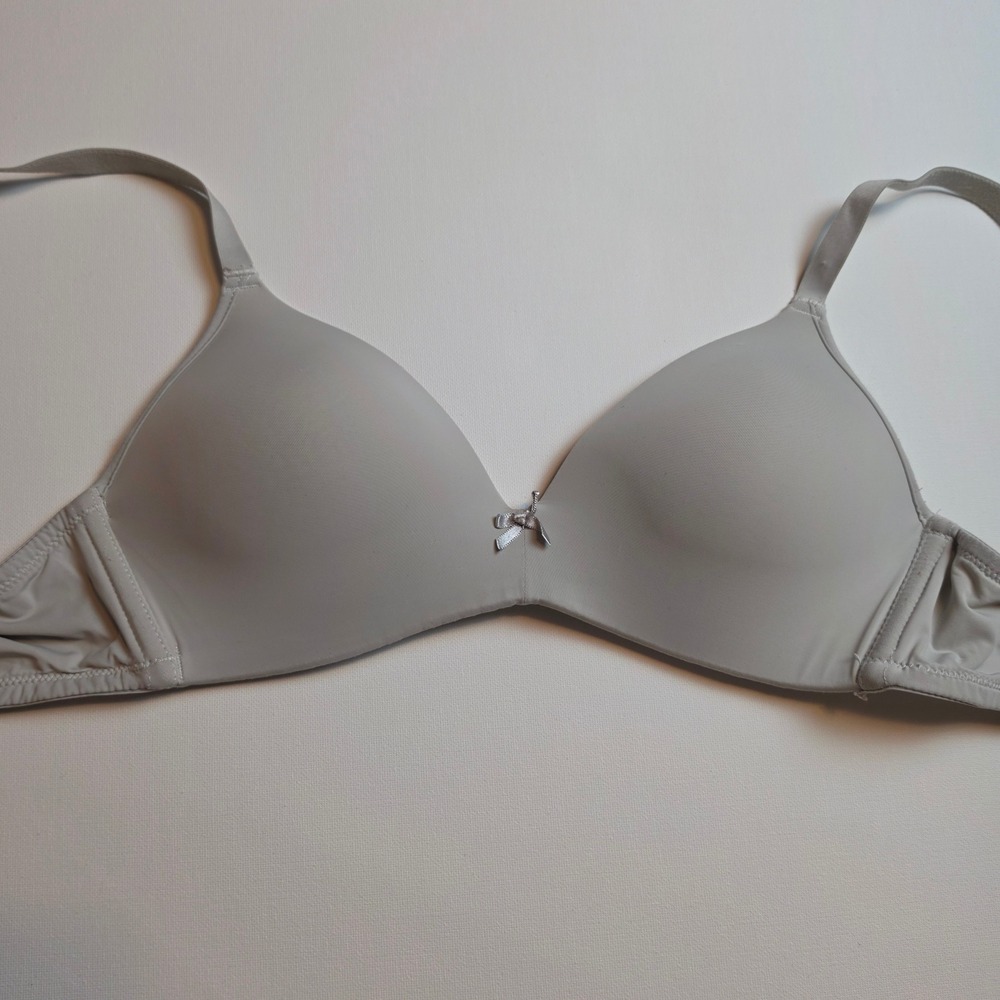 Younghearts Wireless Smooth Molded Cup T-Shirt Bra Light Gray Size 36B